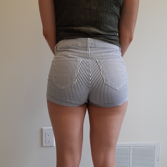 GUC H&M Pinstripe Shorts - Picture 4 of 7